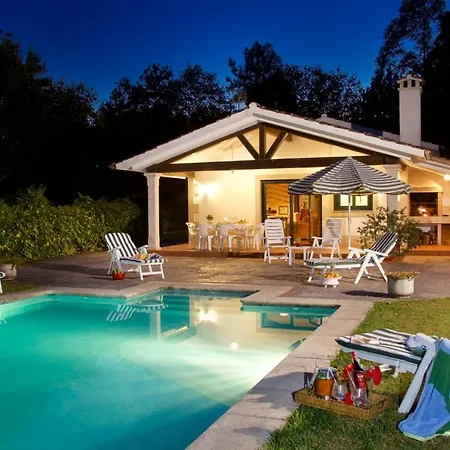 Sleeps 4 Pool Wifi *